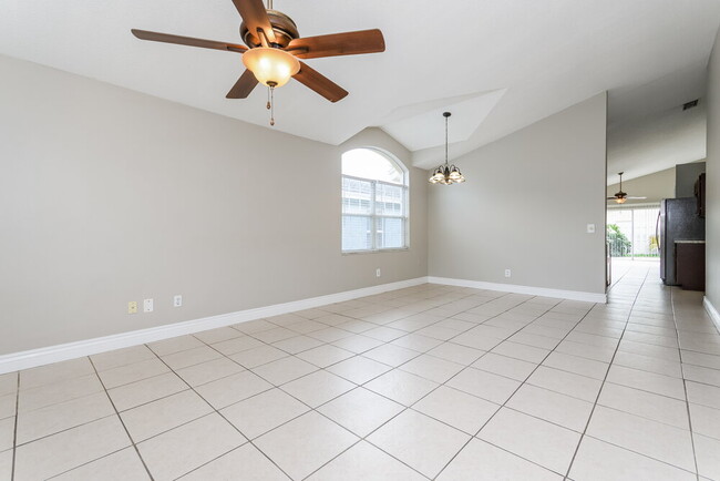 Building Photo - 2724 Burwood Ave