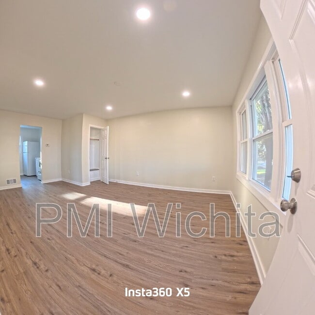 Foto del edificio - 6165 E Boston St