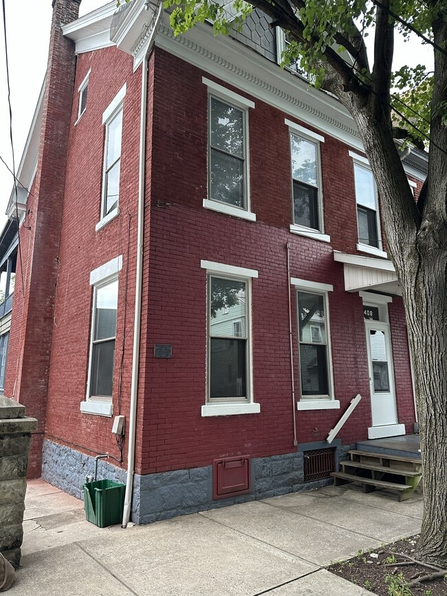 Building Photo - 408 Church St
