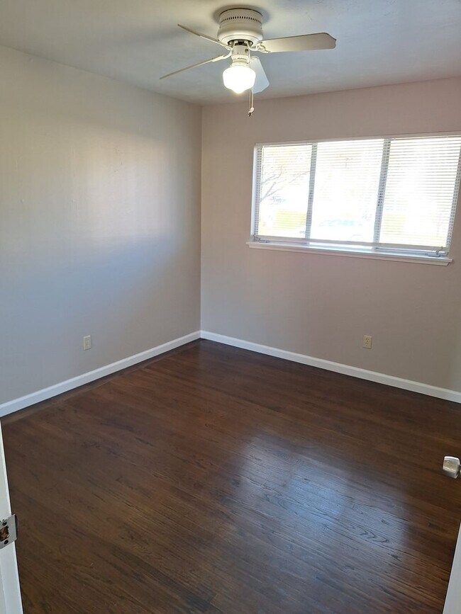 Building Photo - 128 Baxter Ave