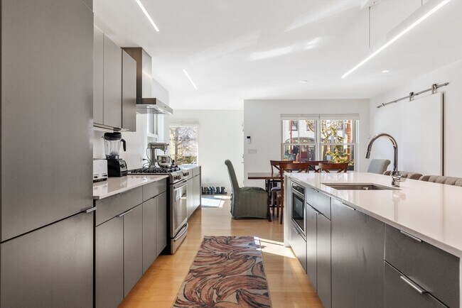 Foto del edificio - 137 Mount Auburn St