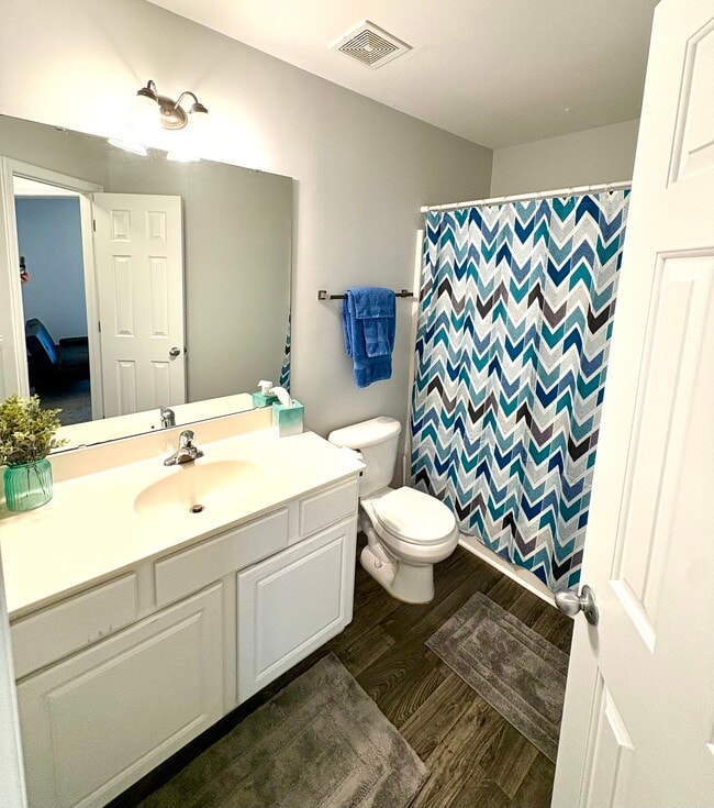 Building Photo - 505 Elm Ave