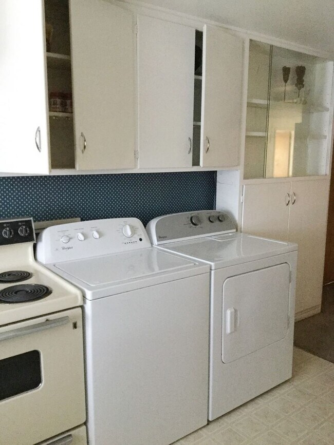 Foto del edificio - South Eugene 3 bed/2 bath with huge fenced...