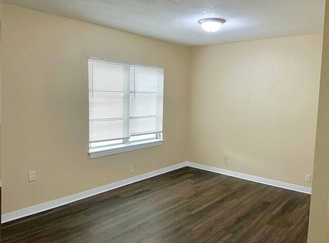 Foto del edificio - 9501 N Albany Ave