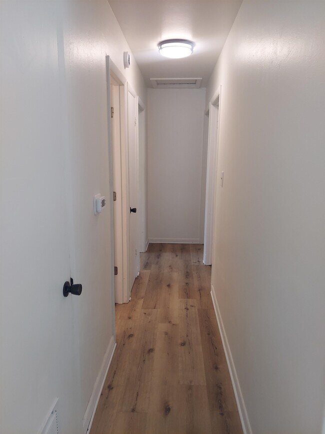 Foto del edificio - 311 Stewart Dr