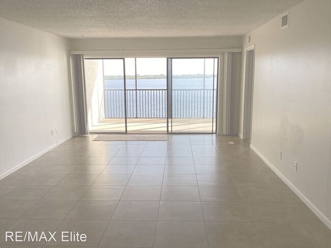 Building Photo - 2 br, 2 bath House - 200 Sykes Crk Pkwy A505