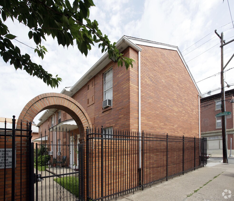 Building Photo - Apostolic Housing