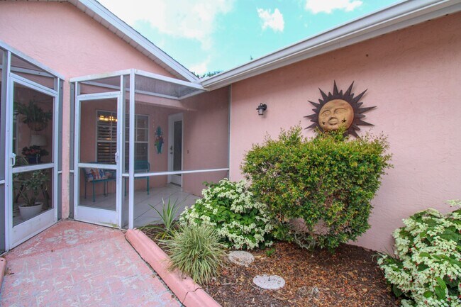 Building Photo - ***LELY COUNTRY CLUB***2 BEDS PLUS DEN/ 2 BATHS***GREAT LOCATION***SEASONAL / ANNUAL FURNISHED RE...