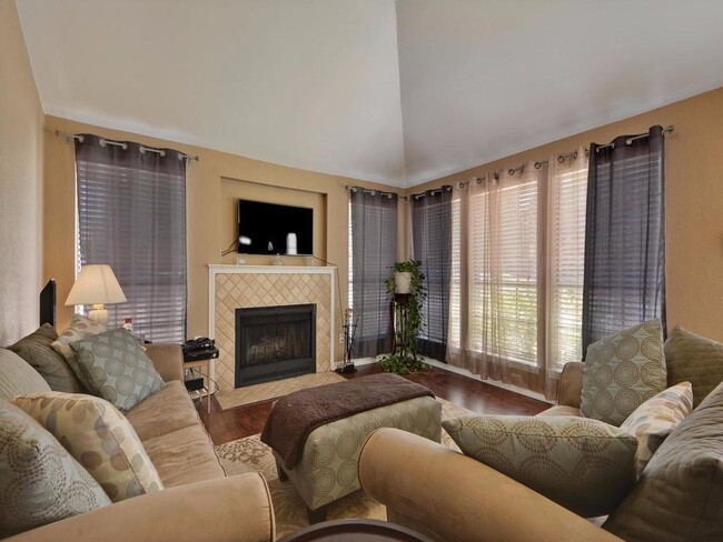 Building Photo - 2213 Margalene Way