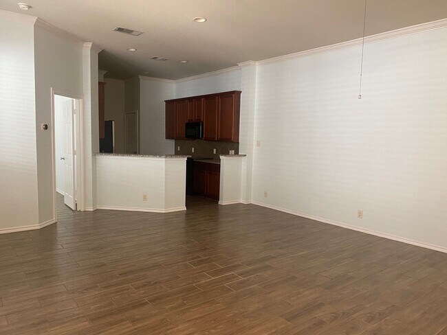 Building Photo - Beautiful 3 bedroom townhome available for rent for ASAP move in!!!! Medical Center Area!!!