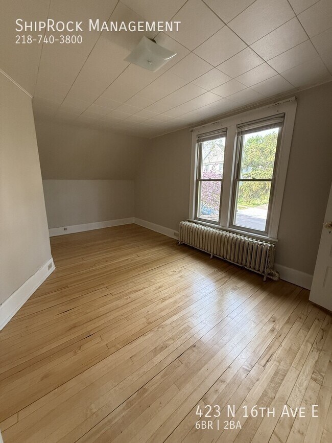 Foto del edificio - 423 N 16th Ave E