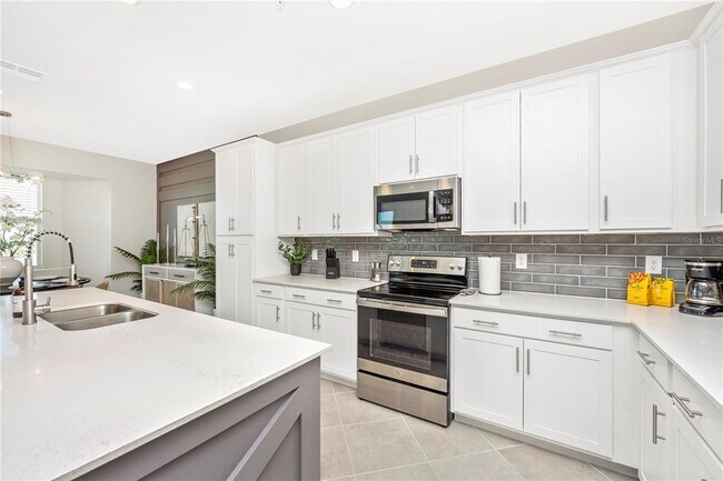 Building Photo - 12140 Wellen Golf St