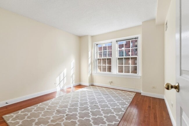 Building Photo - 591 Beacon St