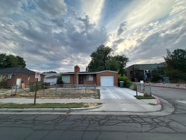 Building Photo - 1636 S 200 E