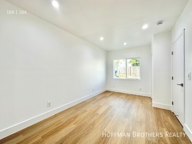 Foto del edificio - 3422 S Centinela Ave