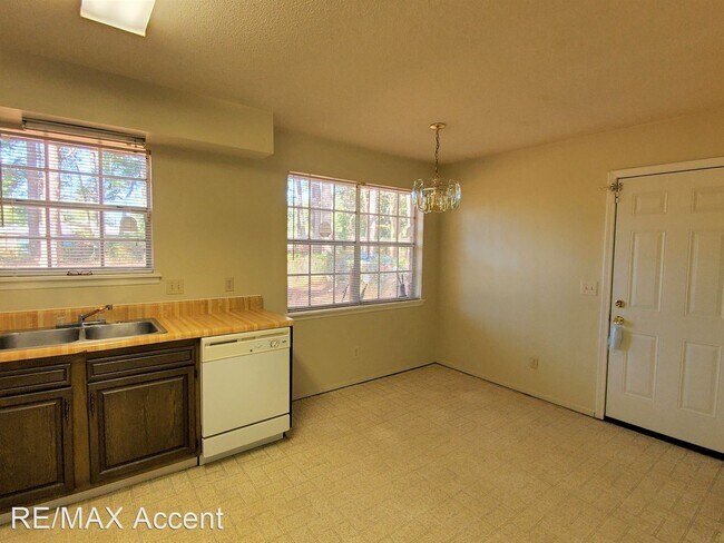 Foto del edificio - 3 br, 2 bath House - 431 Edgewater Rd.