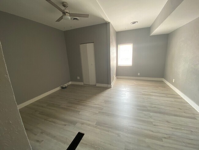 Foto del edificio - 7408 Washington Ave