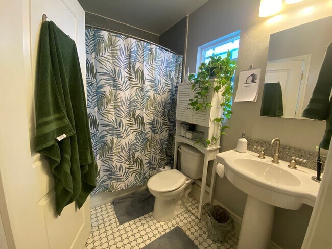 Foto del edificio - 1BD/1BA Cottage Home at B Street Bungalows – Modern Luxury Meets Mission Style Charm!