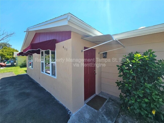 Building Photo - 611 Lyndhurst St