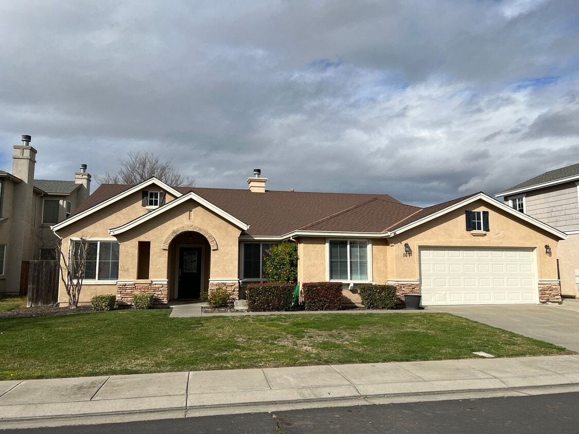 Primary Photo - 4 bedrooms, an office and single-story hom...