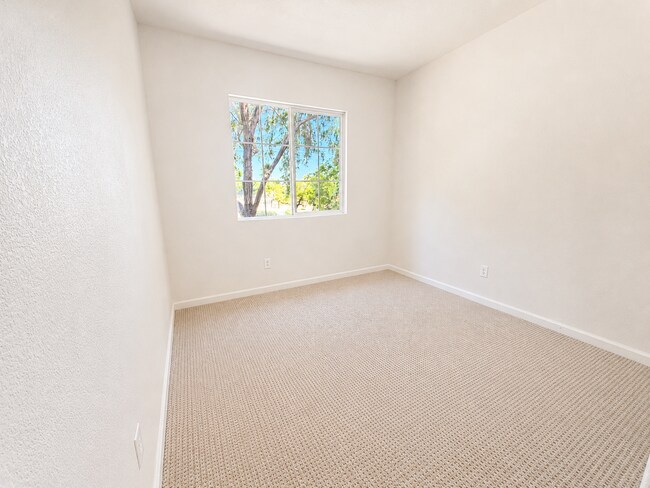 Foto del edificio - Beautiful Single Family 4 Bedroom Now Available!