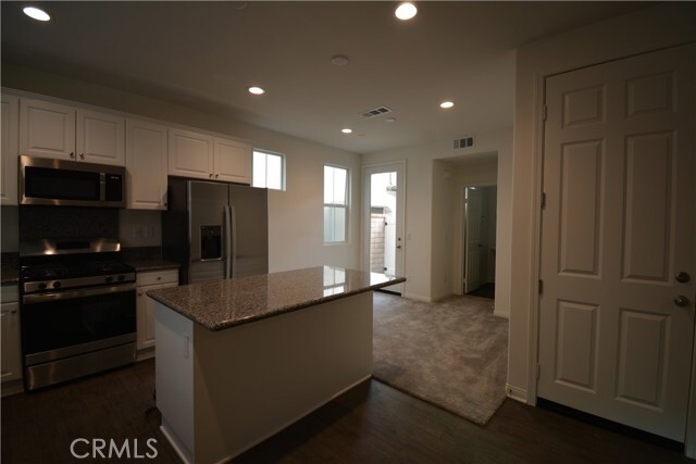Foto del edificio - 16171 Paddock Ave