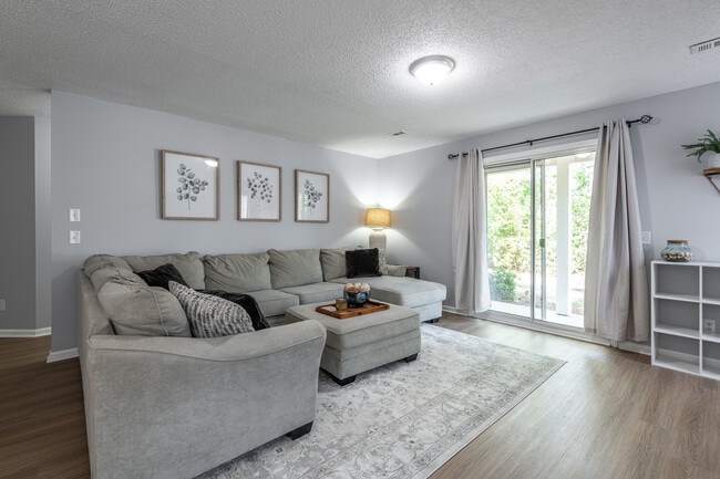 Foto del edificio - 3003 Mulberry Ln
