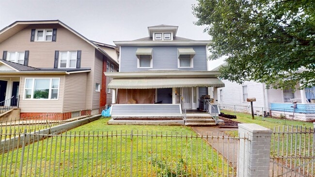 Building Photo - 2554 1st Ave