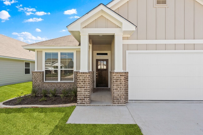 Building Photo - 619 Killam Dr