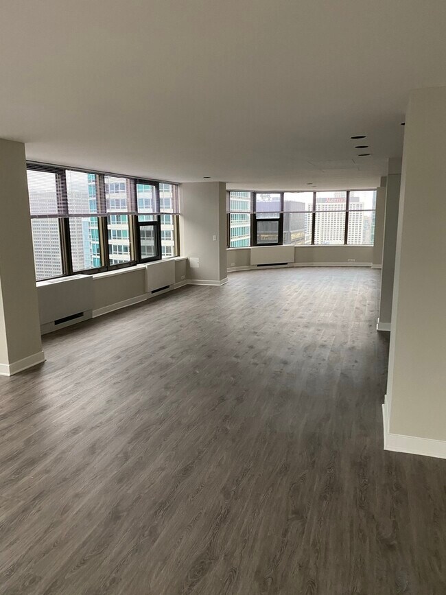 Foto del edificio - 333 E Ontario St