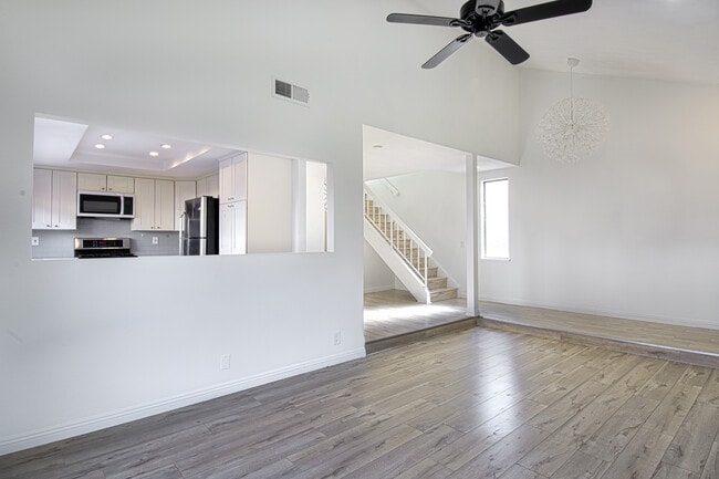 Foto del edificio - 2064 S June Pl