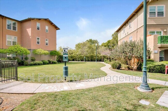 Foto del edificio - 237 Pacifica Blvd