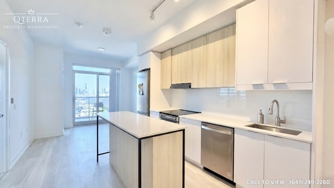 Building Photo - 5105 Hurontario St