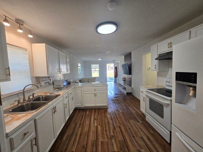 Foto del edificio - 108 W Acheson St