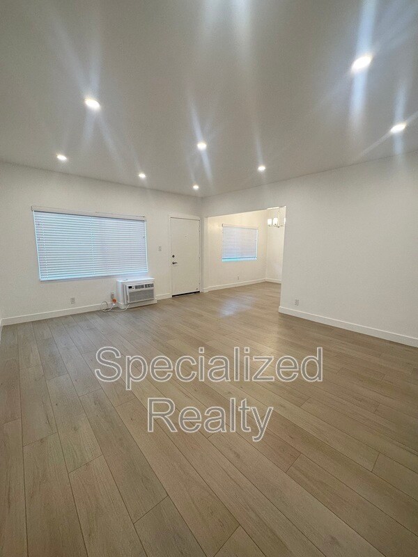 Foto del edificio - 336 W Wilson Ave