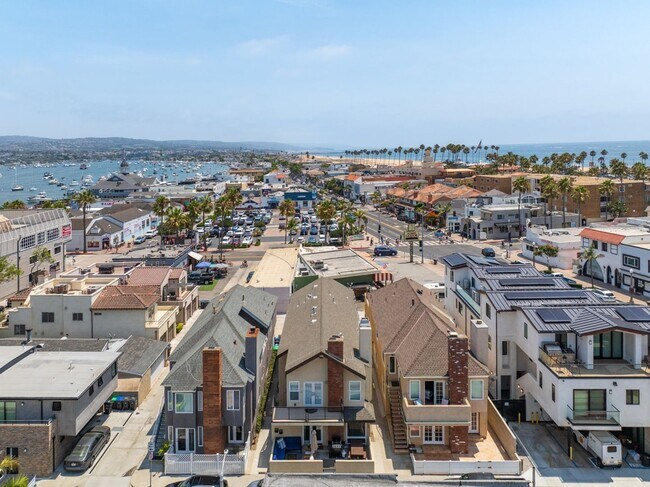 Foto del edificio - Coastal Furnished Extended Stay Home | Newport Beach Balboa Peninsula