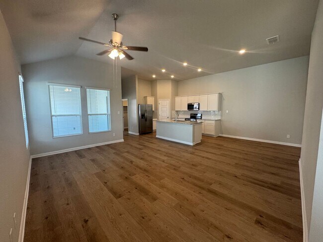 Foto del edificio - Stunning 3x2 Luxury Duplex in Buda, TX!