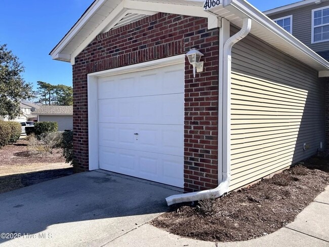 Building Photo - 3 Bedroom & 2.5 Bathroom Townhouse