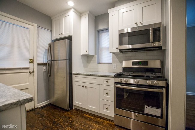 Building Photo - 2 br, 1 bath 4plex - 1054 Northwest Blvd