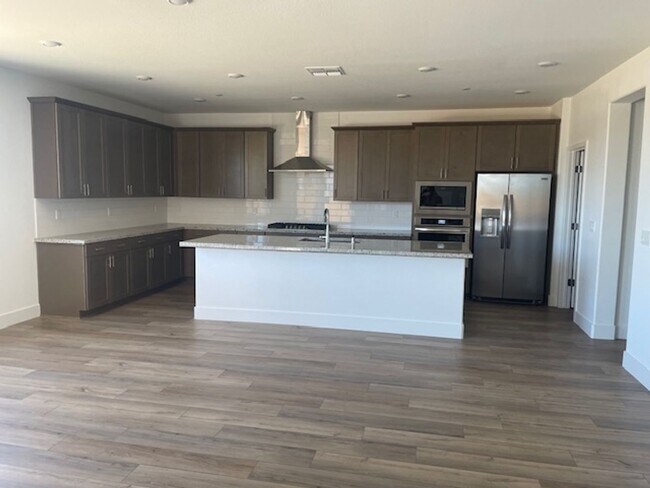 Foto del edificio - Solar Lennar 4 Bedroom Home on a Large Lot