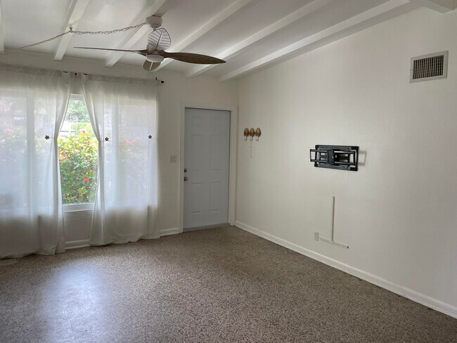 Foto del edificio - 5523 Columbus Rd