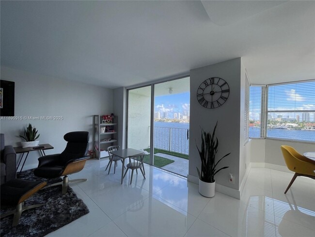 Foto del edificio - 16570 NE 26th Ave