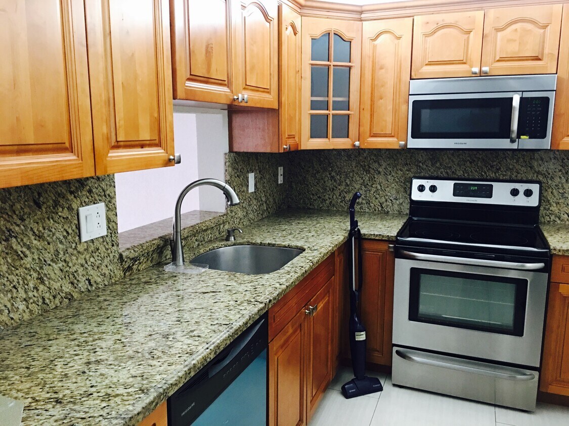 1810 SW 81st Ave Unit 2207, North Lauderdale, FL 33068 Condo for Rent