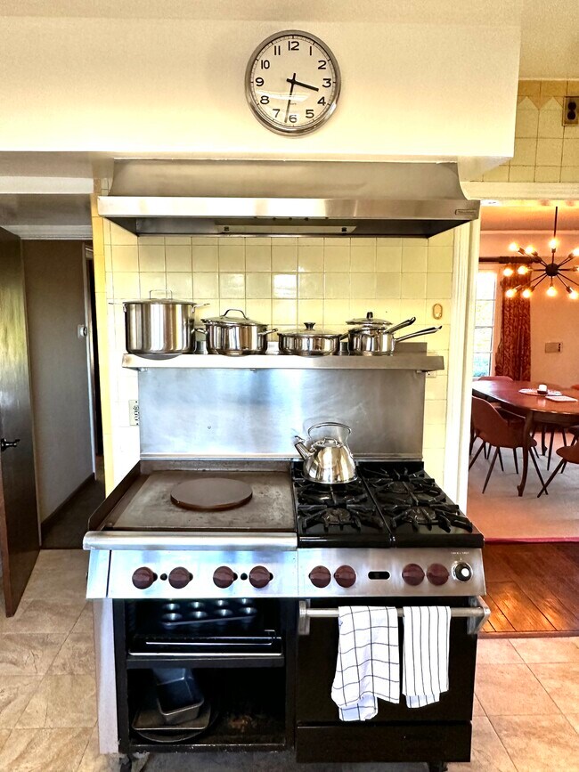 Stove - 3365 Ley Dr