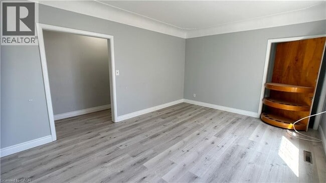Building Photo - 336 Queenston Rd