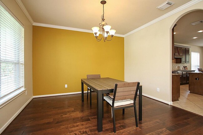 Building Photo - 10 Kittatinny Pl