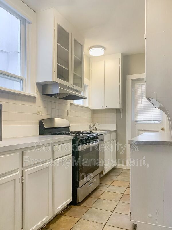 Foto del edificio - 1025 N Clarkson St