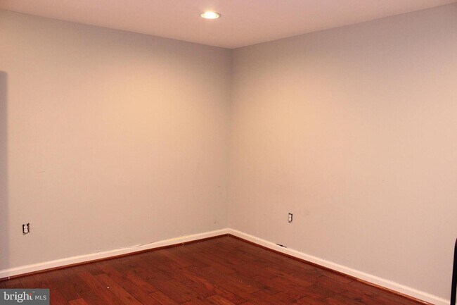 Building Photo - 21078 Tioga Terrace