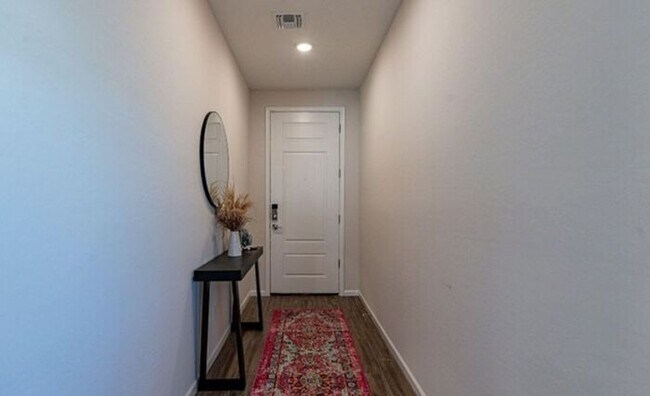 Foto del edificio - 24606 W Whyman Ave