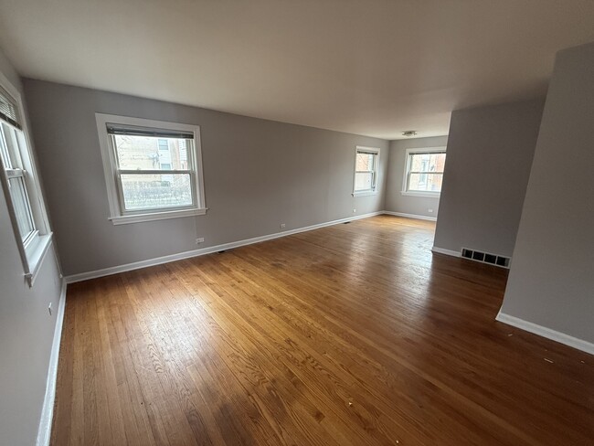 Building Photo - 6541 N Kedzie Ave